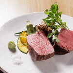 食堂チャコ - 料理写真:厳選した黒毛和牛を低温調理した一品