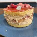 パティスリー リョーコ - シールドを剥がすと神ムースリーヌも一緒に取れちゃう。剥がれたのは舐め尽くす常識。