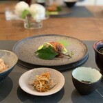 アットザテーブル