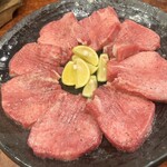 焼肉 スタミナ苑 - 特選厚切り黒タン塩