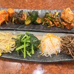 焼肉 スタミナ苑 - キムチ盛り合わせ
      ナムル盛り合わせ