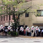 やき鳥 宮川 - 11:45 美味しく食べ終えるとそこは長蛇の列でした