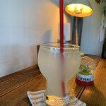 ダコタ ラスティック テーブル - 