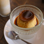 SUKE6 DINER - Caramel Pudding, JPY 550 (Tax Included), Iced Cafe Latte, JPY 560 (Tax Included) + Soy Milk Substitute, JPY 50 (Tax Included) │ Visited around 8:38 AM on a weekday