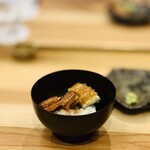 柚木元 - ⑯【ご飯-1】
      浜名湖産天然鰻の蒲焼き、土鍋炊きご飯