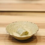 柚木元 - ⑥【合肴-1】
      天龍村産「ていざ茄子」の出汁煮込み 自家製胡麻餡+青柚子掛け