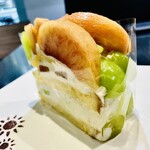 カフェ・コムサ 池袋東武店 - 桃とシャインマスカットのショートケーキ　¥1,700