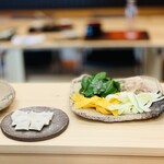 柚木元 - ⑭【止鍋-1】
      島田緬羊牧場産サフォーク種（羊）マトン肩ロースのシャブシャブ+ワンタン