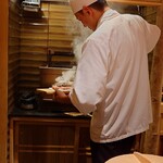 日本料理 柳燕 - 鰹の皮目に熱した備長炭を押し付けて