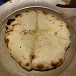 グルガオン - チーズクルッチャ▷ガーリックの味が効いてて好み