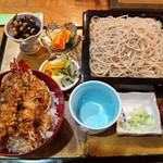 Teuchi Soba Fujiya - 天丼とお蕎麦のセット。手打ちそばのコシと風味が絶妙です。個人的には天丼の甘め濃いめの味付けが超絶HITしました!!!マジで激ウマです(^^)
