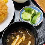 龍ヶ崎どらいぶいん - みそ汁、お新香、お通し付