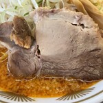 ラーメン もっけだの - 『赤唐味噌中華ニンニク(食べるラー油つき)』の豚