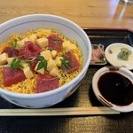 いづ源 - まぐろちらし