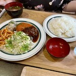 キッチン あずま - 娘は定番の大好き♡な煮込み３バーク♡
      ごはんは、３００㌘♡