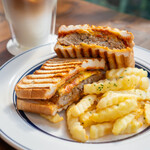 CAFE Paraconia - 料理写真:ハンバーグトーストサンド