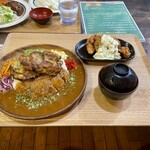 キッチン あずま - ⭐︎ スパイシーチキンカレー  税込１,１００ 円
      ※ ライスは、小盛（ 150㌘ ）・中盛（ 200㌘ ）・大盛（ 300㌘ ）・山盛（ 400㌘ ）から選べます