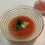 メイ - 2皿目
      ガスパチョ、モロヘイヤ、ヤングコーン、西瓜のシャーベット。