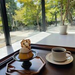 at the MARQUEE - 大きな窓　ソファ席