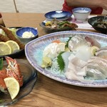 旅館風月荘 - お造りの他にも、エビフライ、カニ！