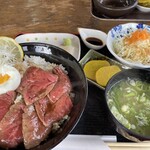 レストラン 北山 - 味噌汁サラダなどが付きます