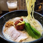麺の風 祥気 - 八海山辛みそ白湯そば麺リフト