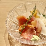 すしやのたい悟 - 貝刺し盛り合わせ。4種の貝、鮮度抜群！マイベストは赤貝のヒモ(ﾉ◕ヮ◕)ﾉ*.✧