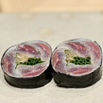 すしやのたい悟 - たい悟のスペシャリテ、イワシの磯辺巻き。たっぷりの山葵を添えていただきます♡