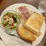 牛込珈琲店 - 目玉焼き＆トーストモーニング350円