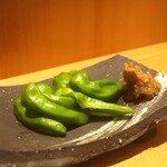 こころや - 生ピーマン 自家製梅味噌添え