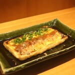 こころや - 油揚げチーズ焼き 酒盗のせ