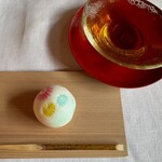 石葉 - 上用饅頭（花火）＆冷たい明日葉茶