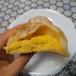 ダーシェンカ - プレミアムくりーむぱん  カスタードクリームに高級感があって美味い