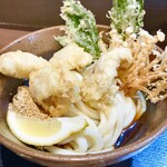 まる博 - かしわ天ぶっかけ（並・冷）￥900（今月より￥850から値上げ）