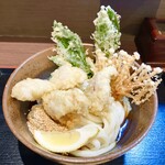 まる博 - かしわ天ぶっかけ（並・冷）￥900（今月より￥850から値上げ）