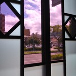 茶房旧茶屋亭 - 窓硝子からの景色がゆらゆらする昔のガラス