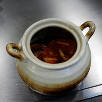 紅花別館 - 大きめのココットにカレーソースがたっぷり