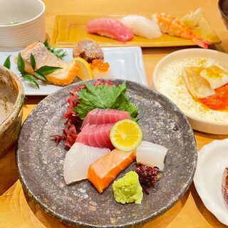 旬の魚が味わえる日替わりメニュー◎牛や鶏の肉料理も絶品！