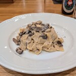 La Stalla - 調味はなしにも関わらず凄まじい旨味。硬いと言われる食感もパスタには良いアクセントです。チタケの最高の食べ方ではなかろうか