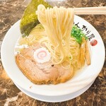 自家製麺 ら～めん かり屋 - 魚介だし 塩ら〜めん(麺リフト)