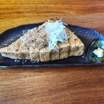 旨い肴と炭火のお店 はれた 仙台一番町 - 三角油揚げ　570円