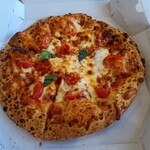 天然酵母熟成 ルスツ ピザドゥ - マルゲリータMサイズ　1480円