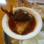 インディアン・レストラン　ロタ - ナスとジャガイモ入りカンパチのカレー
