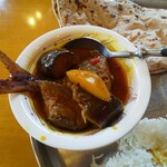 インディアン・レストラン　ロタ - ナスとジャガイモ入りカンパチのカレー