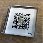 PASTA&FACTORY collectons - 席に着くとスタッフがQRプレートを持って来てくれます。