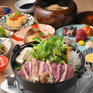 贅沢な宴会コースで楽しいひとときを
