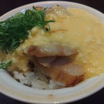 豚白湯創作麺処 友池 - チャーシュー煮玉子まぶし丼