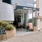 SHICT - お店はこちらのビルの1Ｆ