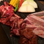 山城酒場　情熱ホルモン - 肉〜肉〜