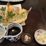 蕎麦処 葉山 鰹  - 天ざるの天麩羅